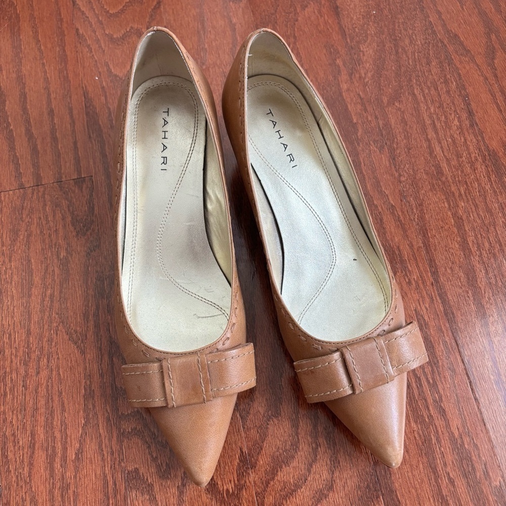 Tahari Camel Munich Kitten Heels with Bow Detail, 8